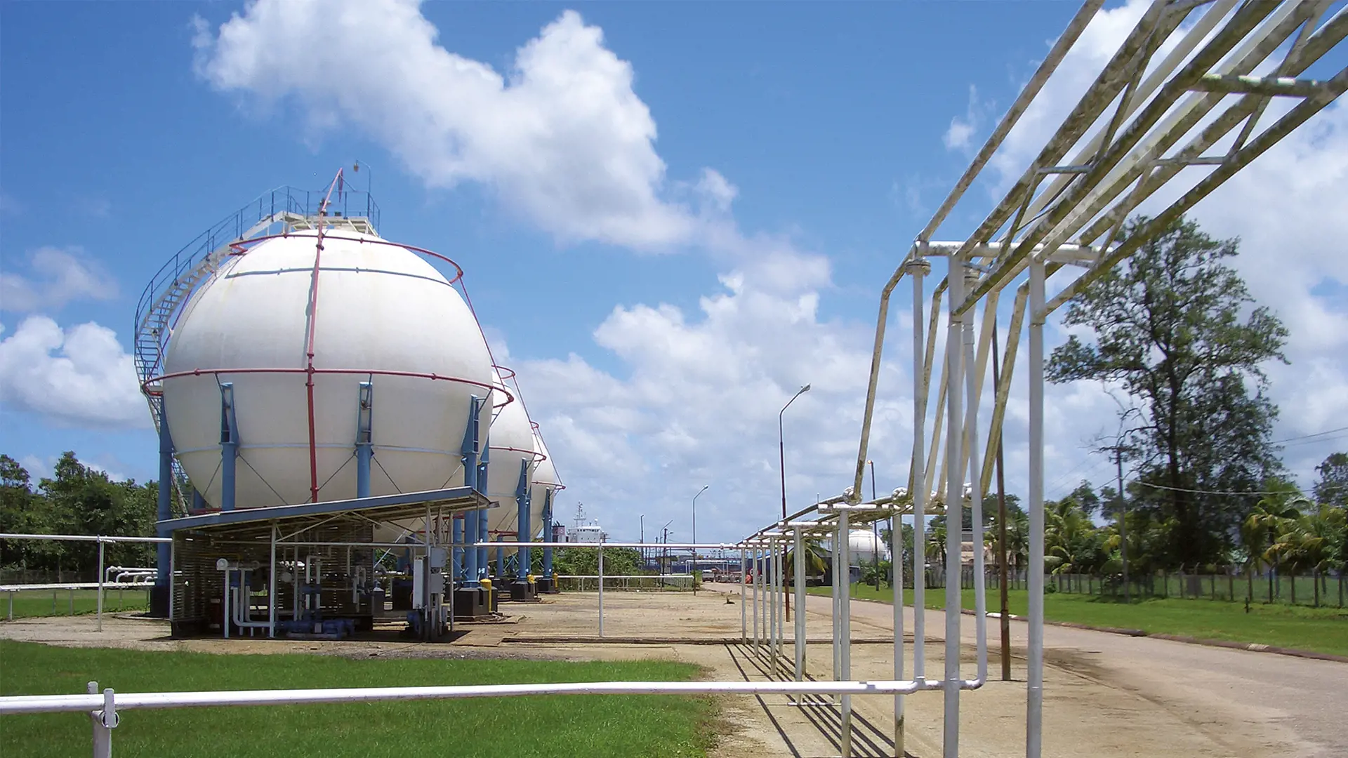 image of an spherical lpg tank and pipelines